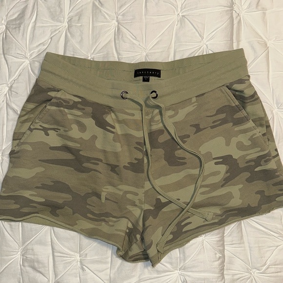 Sanctuary 100% Cotton Camo shorts - Picture 1 of 3